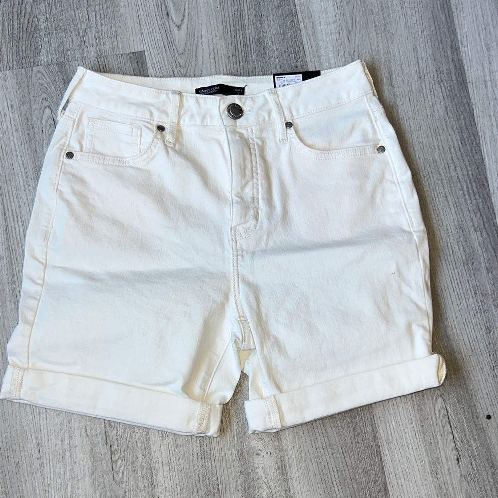 Simply Vera Vera Wang White Jean Shorts.   ‎  CAJA  #. 1
